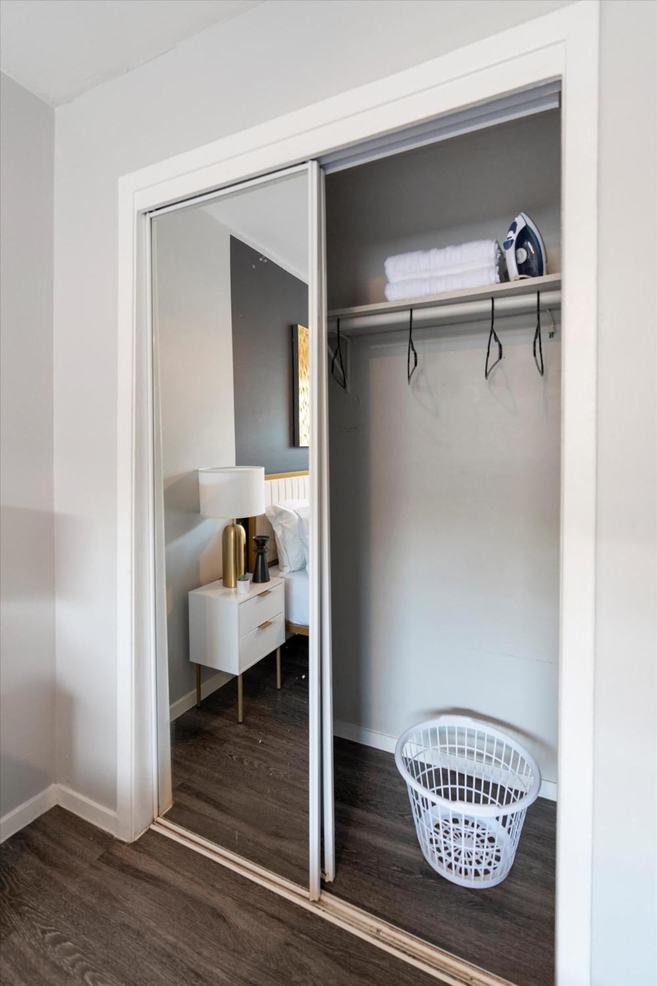 Mins 2 Downtown - King Bed - Private Stays Austin Exterior photo