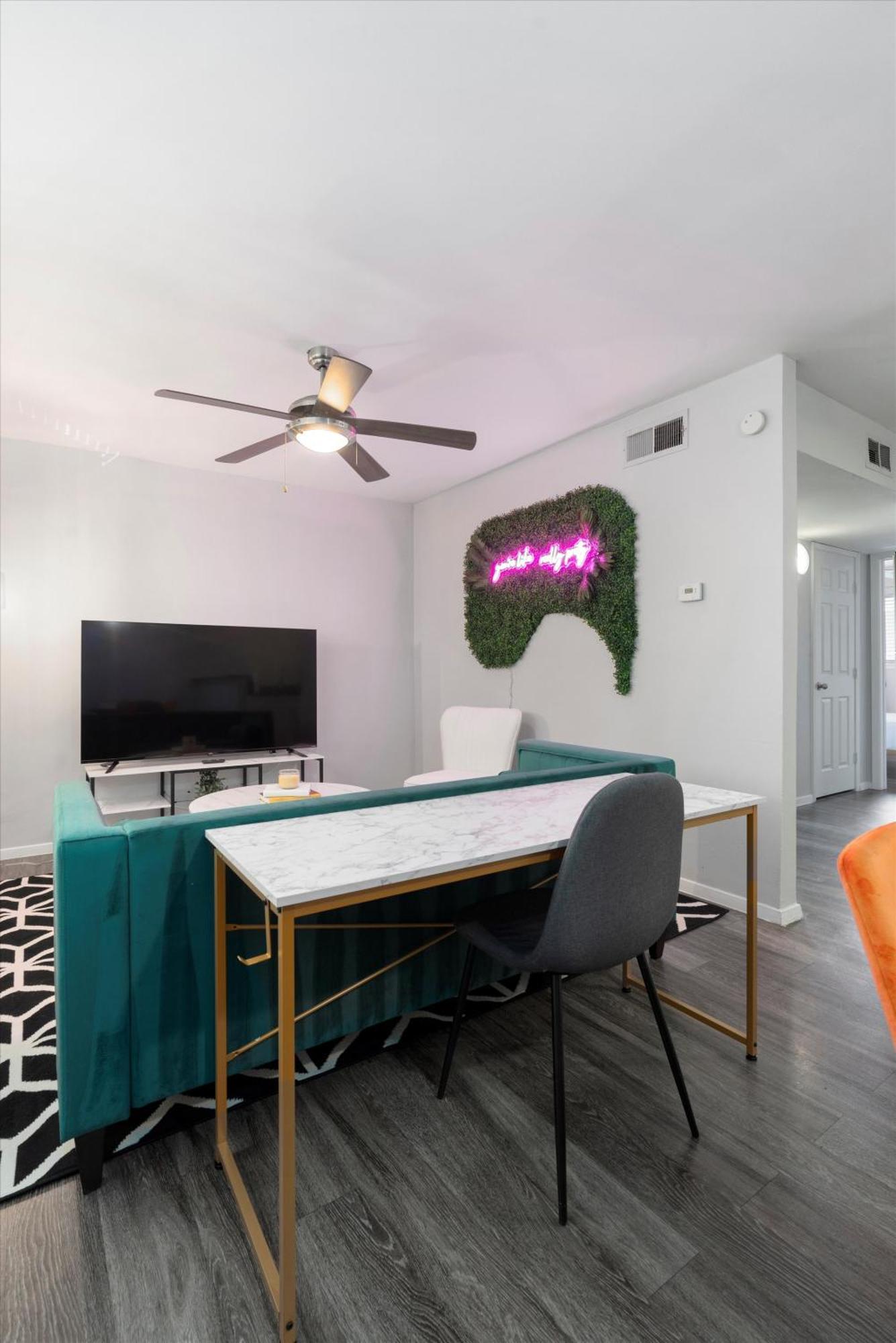 Mins 2 Downtown - King Bed - Private Stays Austin Exterior photo