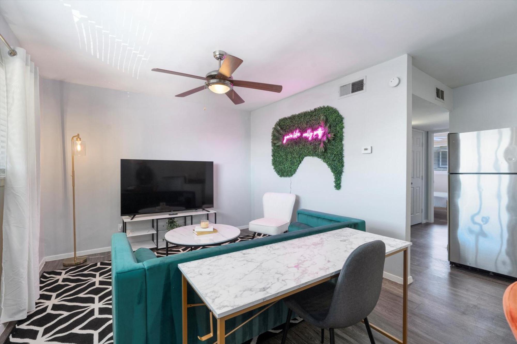 Mins 2 Downtown - King Bed - Private Stays Austin Exterior photo
